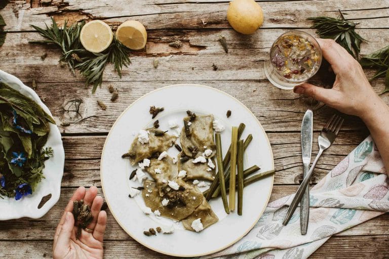 Divje rastline in užitna zelišča Slovenije - dr. Katja Rebolj | ROŽMA